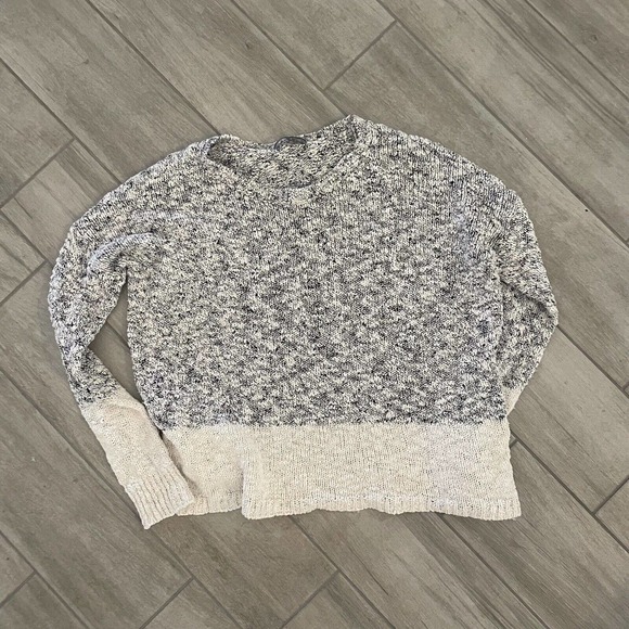 Vince Gray and White Sweater - Picture 3 of 4